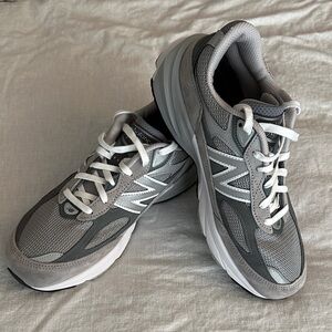 Men's New Balance 990v6 like new with box - 9 4E